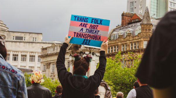 EMMA auf die Müllhalde der Geschichte: Solidarität mit trans Frauen!