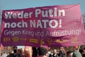 Nein zum Krieg! Gegen die Aufrüstung! Weder Putin noch NATO! @ Berlin, Unter den Linden